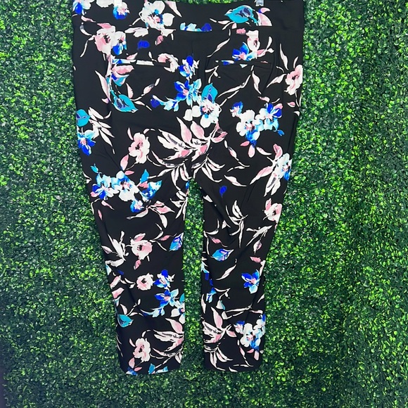 Lane Bryant Allie Floral Ankle Pants Size 24R Black - Picture 7 of 8